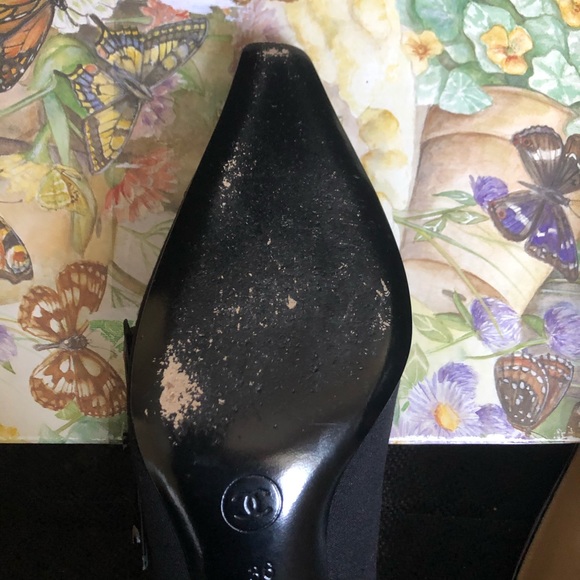 EUC CHANEL kitten heels w/bows- leather & canvas - Picture 6 of 10